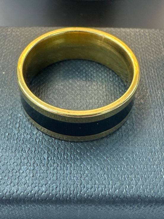 6-9-75729-1-Anillo acero dorado con linea gruesa negra T21