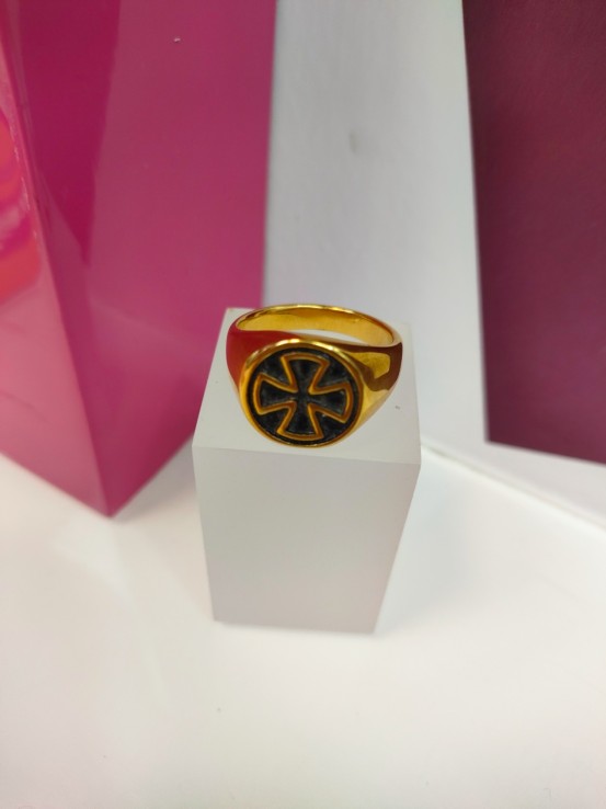 6-9-75642-1-Anillo acero dorado con cruz de hierro T24