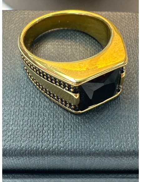 6-9-75519-1-Anillo acero dorado con piedra negra cuadrada T22