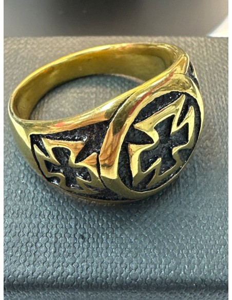 6-9-75571-1-Anillo acero dorado con tres cruces de hierro T26