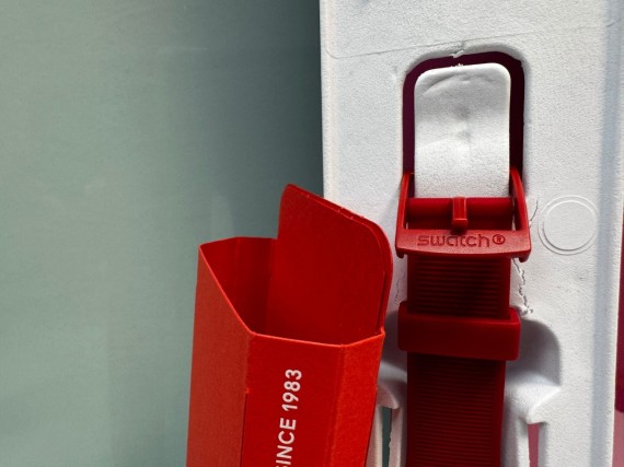 6-9-63435-3-Reloj pulsera premium caballero Swatch PRIMARILY RED SUSR407 