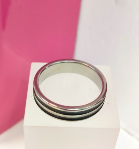 7-9-75830-1-Anillo acero plateado con lineas negras T24