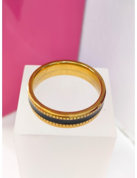 7-9-75767-1-Anillo acero dorado con linea negra fina y cuadros T24