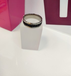 7-9-75757-1-Anillo acero plateado con linea negra gruesa cadena T29