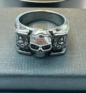 7-9-75703-1-Anillo acero plateado de calavera T22