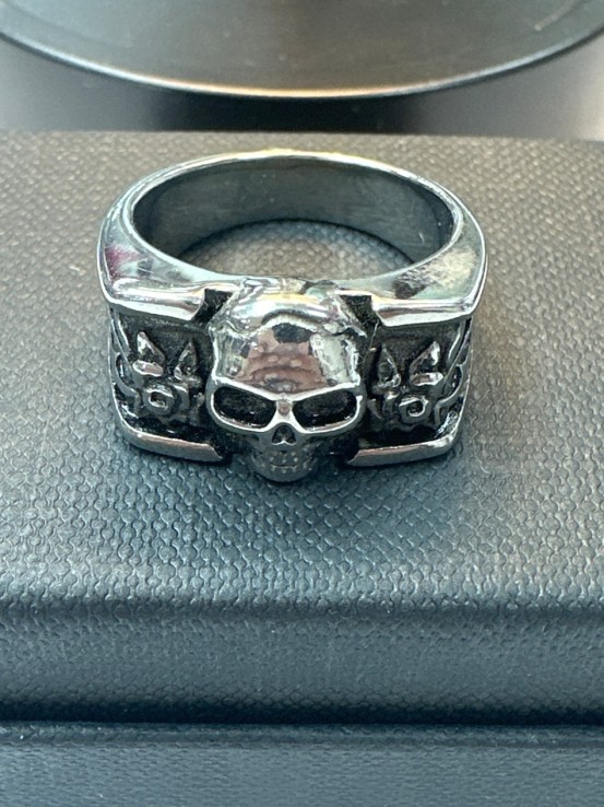7-9-75703-1-Anillo acero plateado de calavera T22