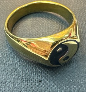 7-9-75581-1-Anillo acero dorado con simbolo de yin y yang T25
