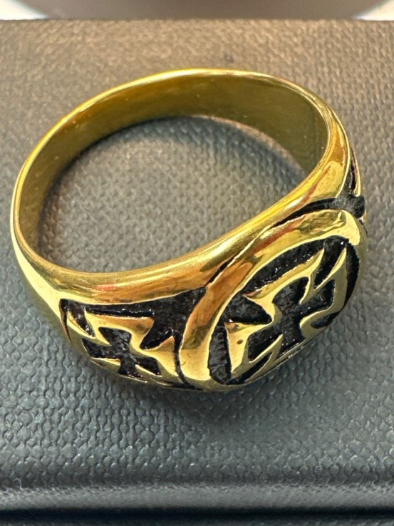 7-9-75572-1-Anillo acero dorado con tres cruces de hierro T32