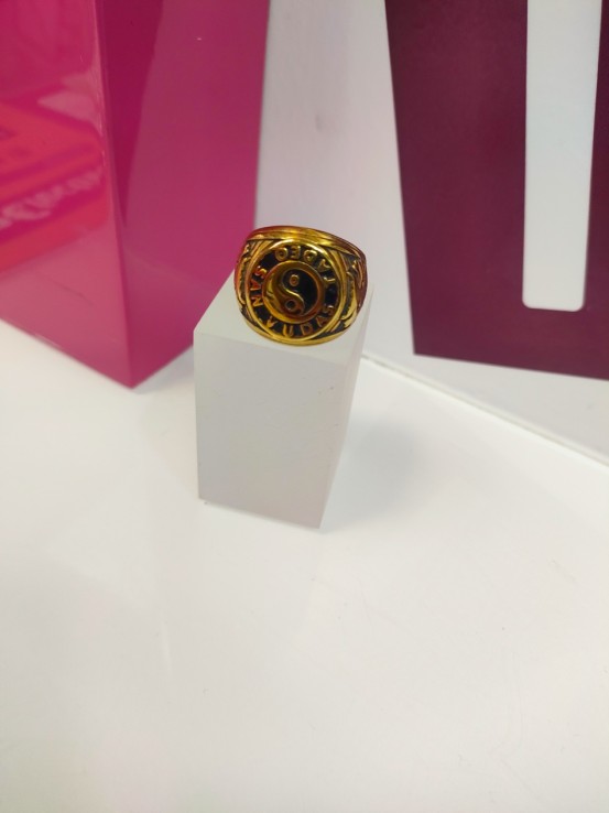 7-9-75548-1-Anillo acero dorado con yin y yang T22