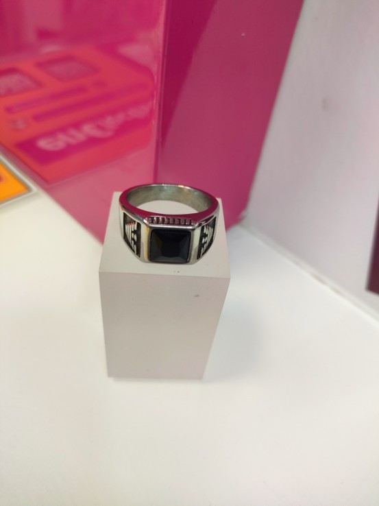 7-9-75535-1-Anillo acero plateado con piedra negra cuadrada T21
