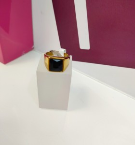 7-9-75523-1-Anillo acero dorado con piedra negra cuadrada T18