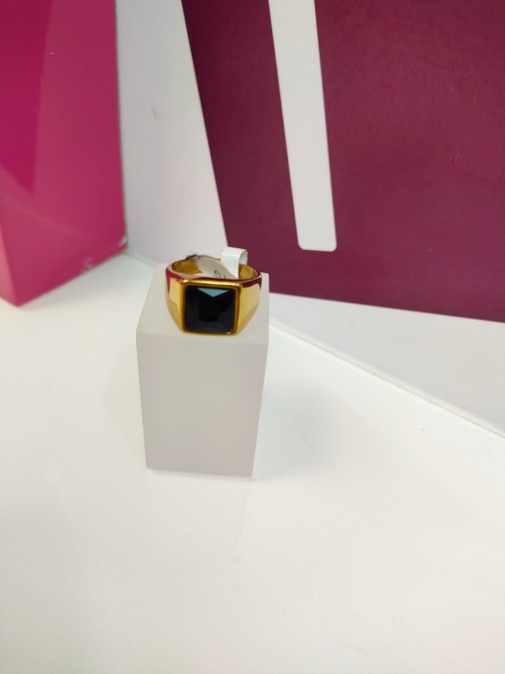 7-9-75523-1-Anillo acero dorado con piedra negra cuadrada T18