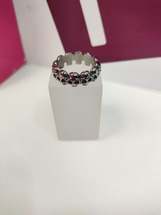 7-9-75493-1-Anillo acero plateado linea de calaveras T27