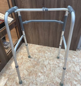 1-1-269580-1-Andador Gris