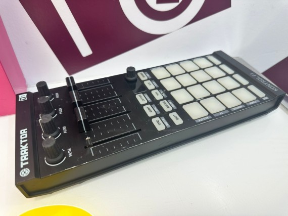 9-9-76079-2-Controlador Traktor Kontrol F1