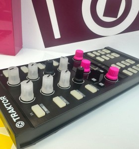 9-9-76081-1-Controlador Traktor Kontrol X1 2