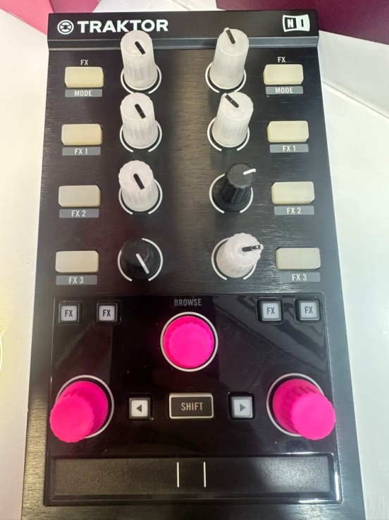 9-9-76081-4-Controlador Traktor Kontrol X1