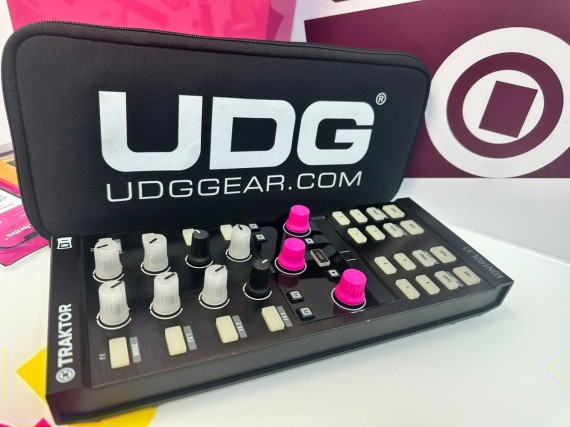 9-9-76081-5-Controlador Traktor Kontrol X1