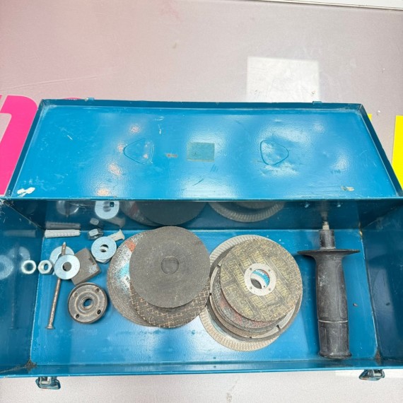 7-7-85318-2-Radial Makita 9527nb 750W