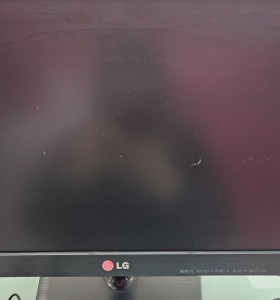 8-8-76174-1-Monitores LED LG 19EN33 19 2