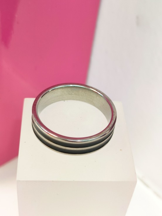 1-9-75828-1-Anillo acero plateado con lineas negras T21