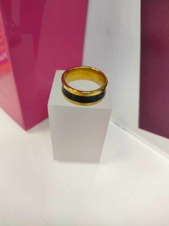1-9-75732-1-Anillo acero dorado con linea gruesa negra T18