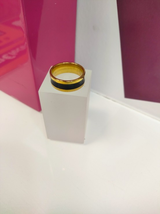 1-9-75726-1-Anillo acero dorado con linea gruesa negra T18