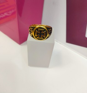1-9-75570-1-Anillo acero dorado con tres cruces de hierro T29