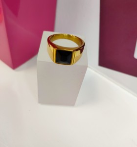 1-9-75527-1-Anillo acero dorado con piedra negra cuadrada T16