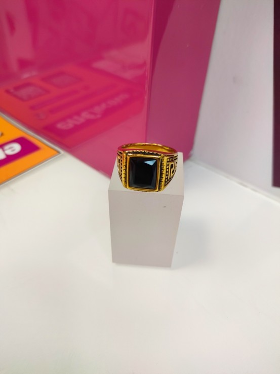 1-9-75514-1-Anillo acero dorado con piedra negra cuadrada T27