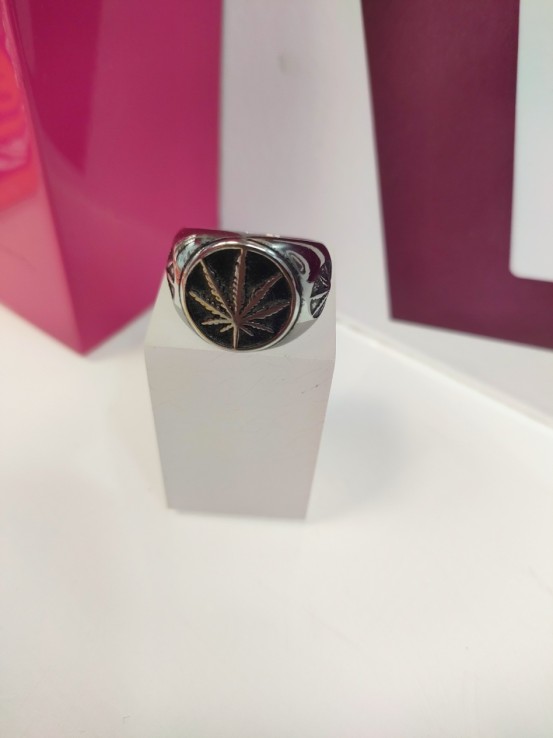 1-9-75510-1-Anillo acero plateado con hoja en negro T22