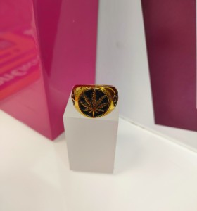 1-9-75509-1-Anillo acero dorado con hoja en negro T22