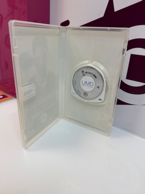 9-9-74449-2-Videojuego PSP nba live 06