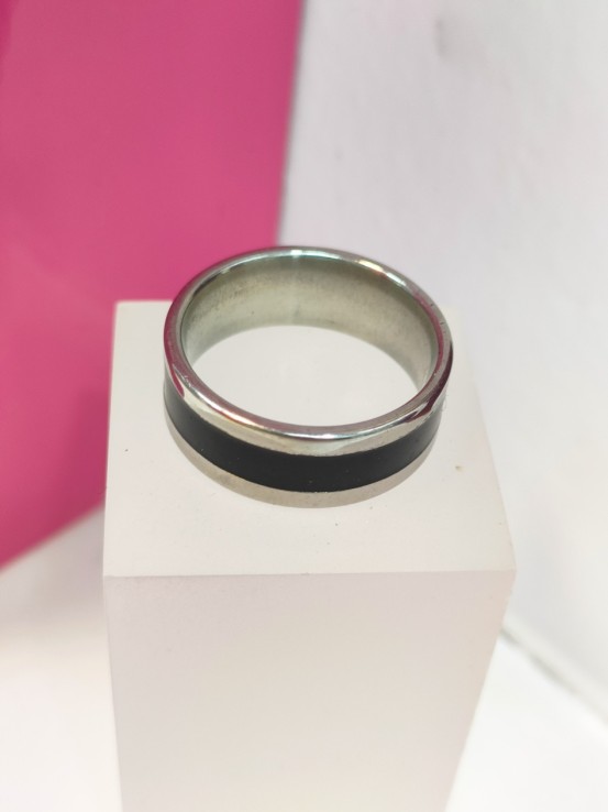 8-9-75842-1-Anillo acero plateado con linea negra T18