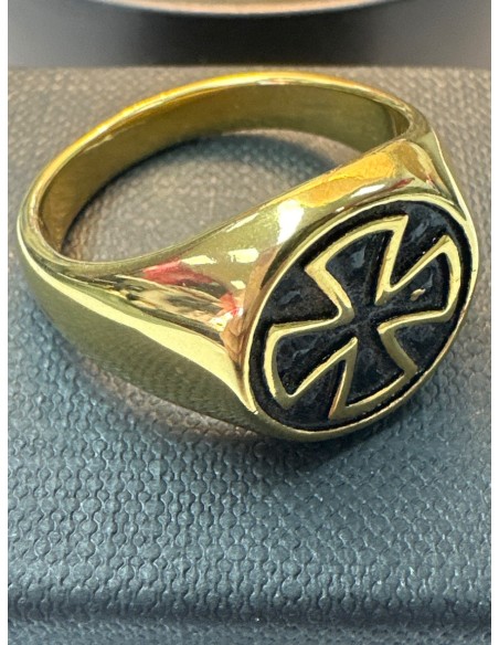 8-9-75574-1-Anillo acero dorado con cruz de hierro T29