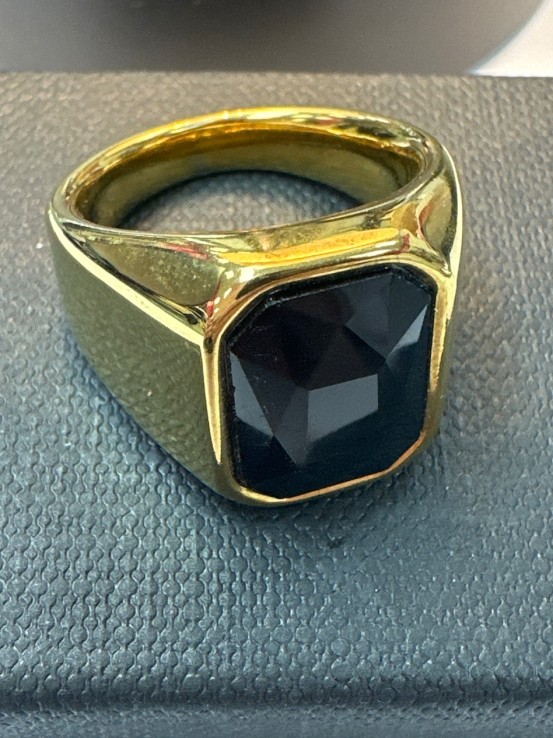 8-9-75517-1-Anillo acero dorado con piedra negra cuadrada T16