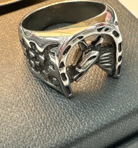 8-9-75595-1-Anillo acero plateado con simbolo de caballo T21