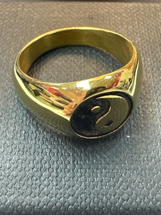 8-9-75582-1-Anillo acero dorado con simbolo de yin y yang T15