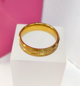 8-9-75838-1-Anillo acero dorado con diseño de greca T21