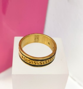 8-9-75826-1-Anillo acero dorado con lineas negras y diseño de greca T17