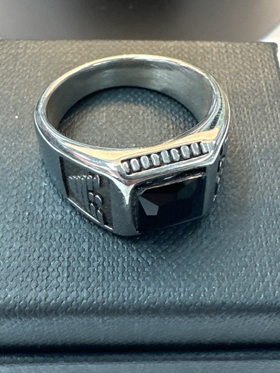 8-9-75534-1-Anillo acero plateado con piedra negra cuadrada T22