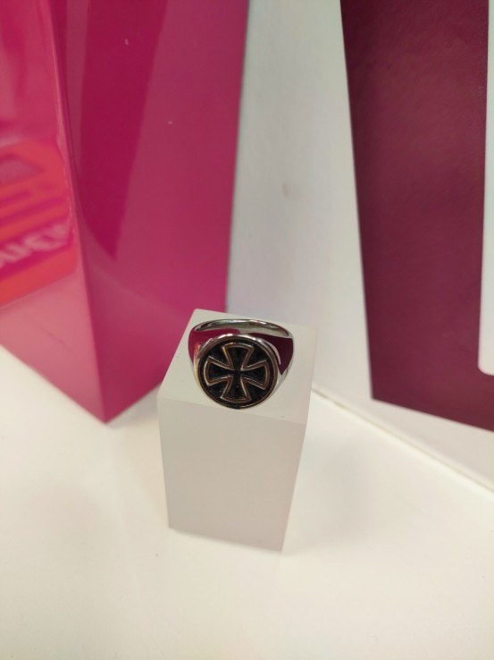 8-9-75647-1-Anillo acero plateado con cruz de hierro T17