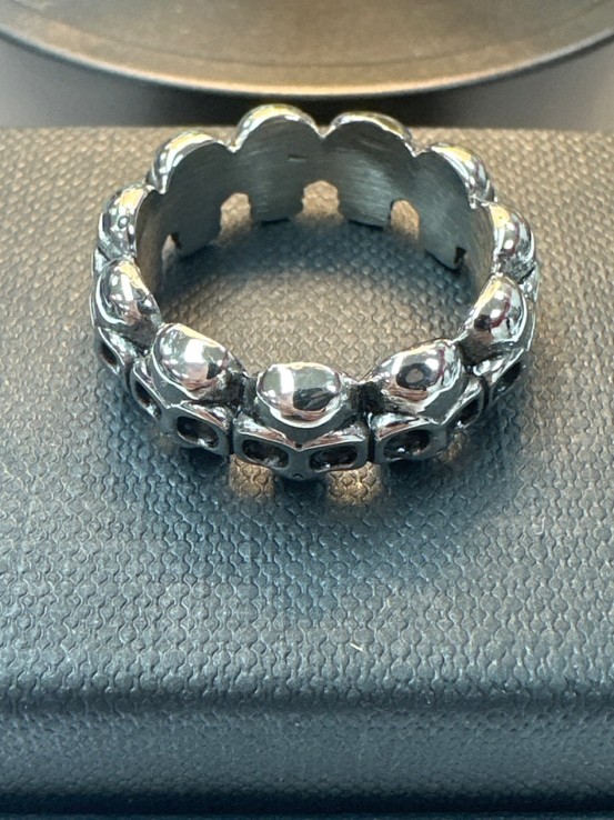 8-9-75696-1-Anillo acero plateado de calavera T22