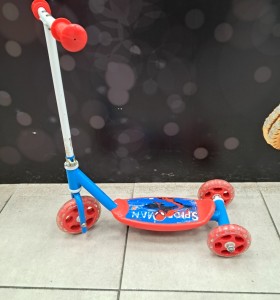 6-6-167413-1-Patinete Spiderman