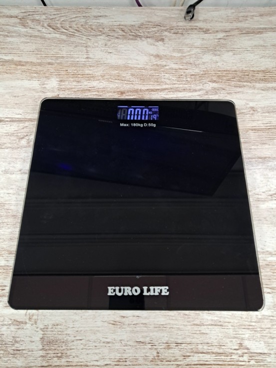 6-6-167730-1-Bascula Baño Euro Life