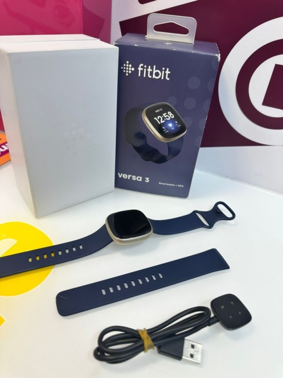 9-9-76329-1-Smartwatch Fitbit Versa 3 gps