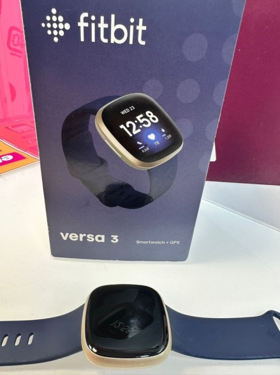 9-9-76329-2-Smartwatch Fitbit Versa 3 gps