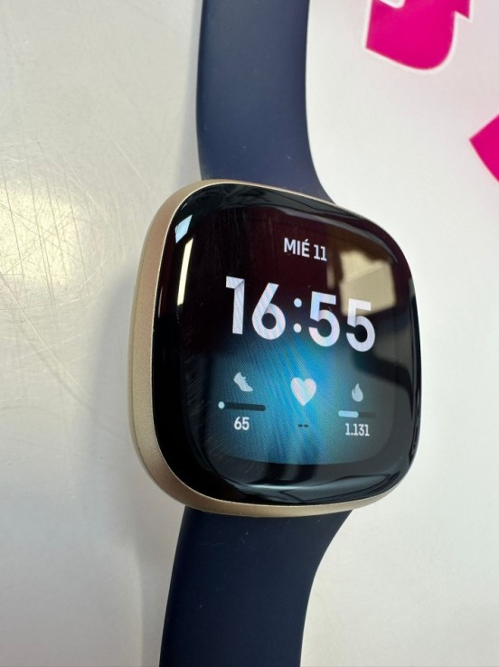9-9-76329-3-Smartwatch Fitbit Versa 3 gps