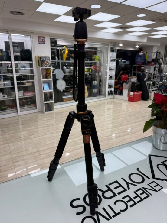 8-8-76530-1-Tripode