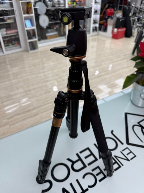 8-8-76530-4-Tripode